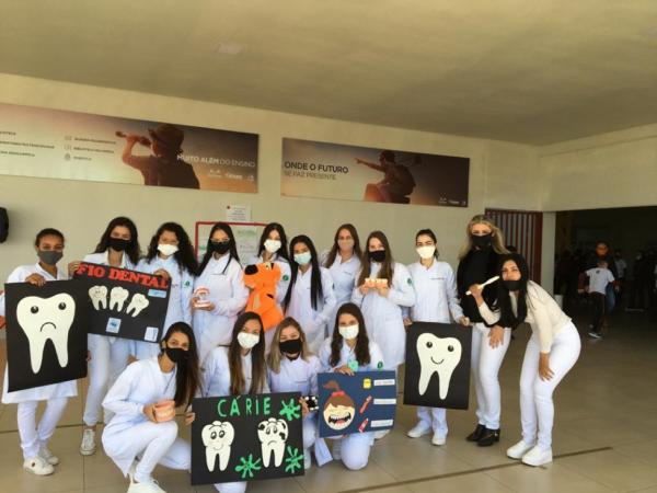 ODONTOLOGIA DA FACULDADE FASIPE PRIMAVERA REALIZA ATIVIDADES EDUCATIVAS EM ESCOLA